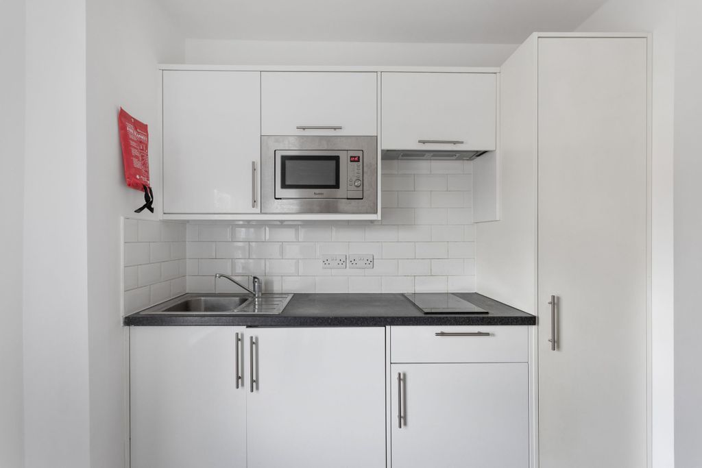 Property photo 1 of 9 Kitchen