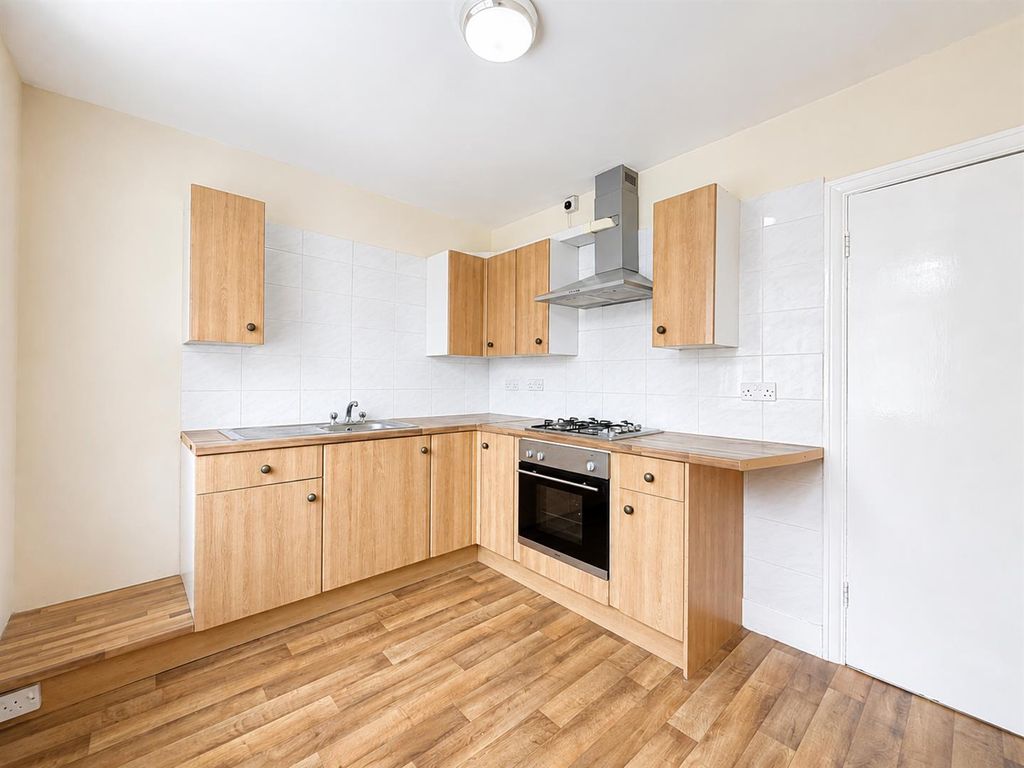Property photo 3 of 9 Kitchen