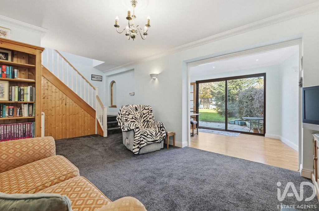 Property photo 2 of 23