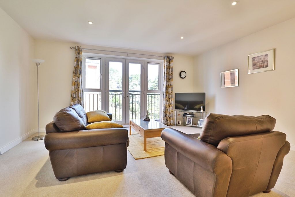 Property photo 2 of 18 Photo