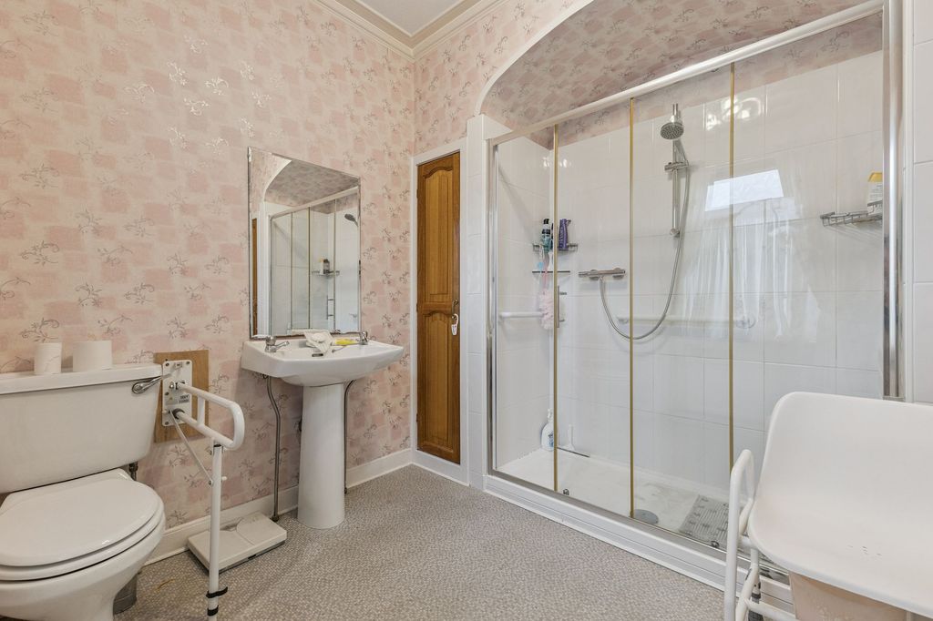 Additional image 11 of 3 bed flat for saleGlasgow Road, Tullylumb House PH2