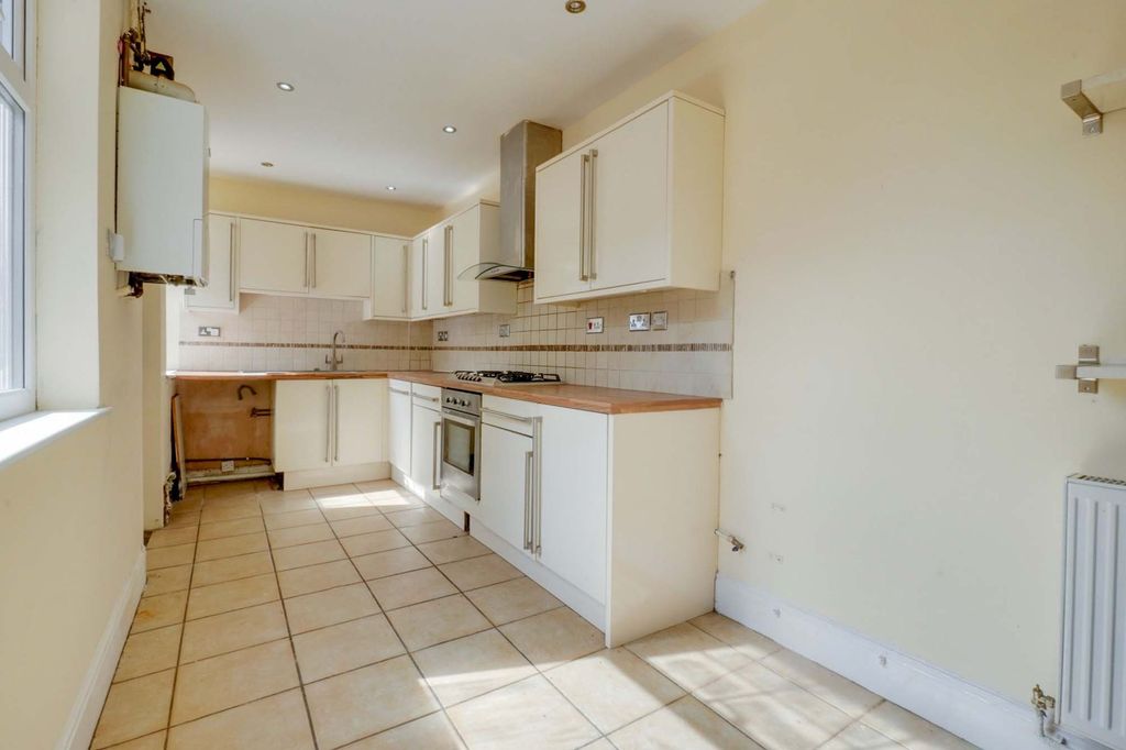 Property photo 2 of 23