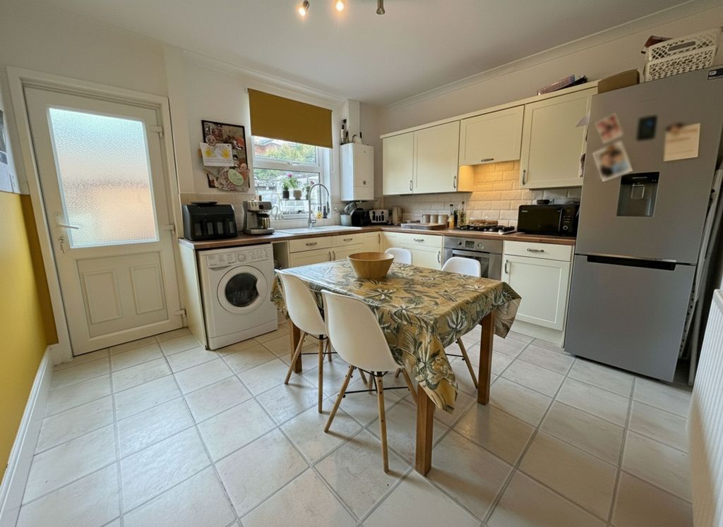 Property photo 2 of 8 Kitchen/Diner