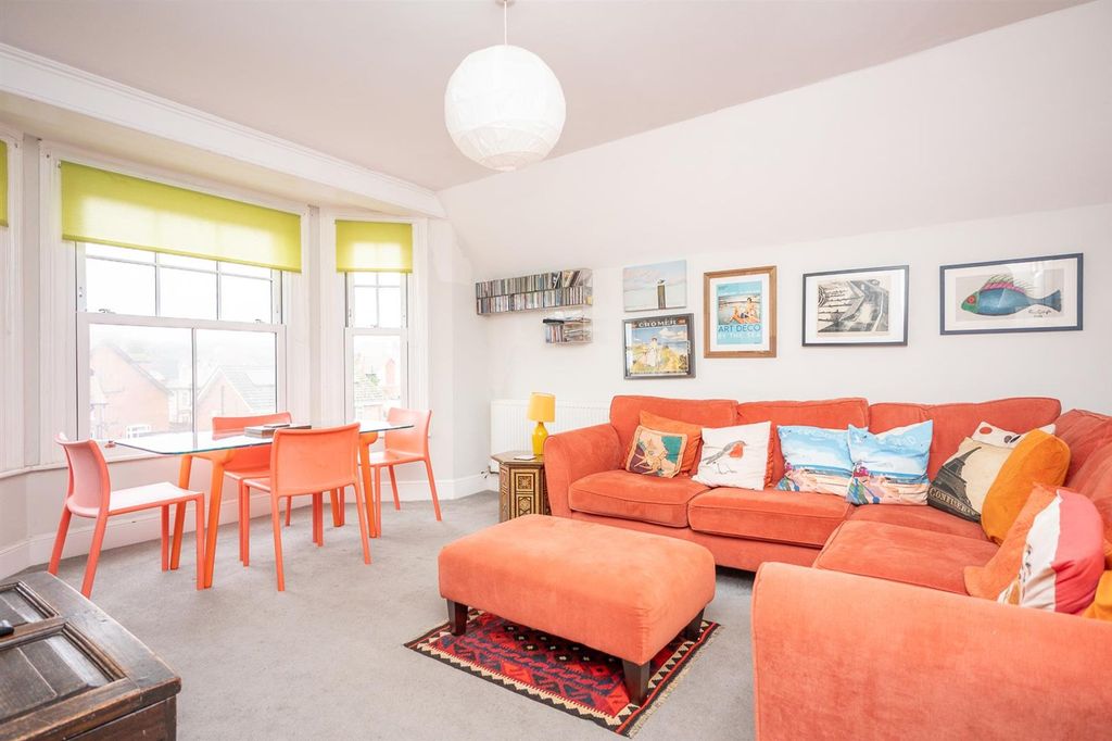 Property photo 3 of 25 Flat4,6Norwichroadcromer-50.Jpg