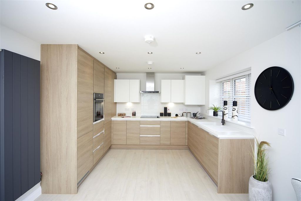 Property photo 3 of 8 012.Jpg