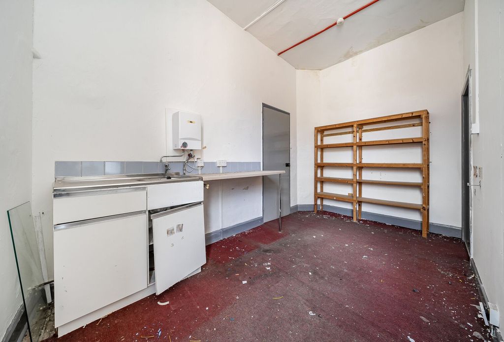 Property photo 3 of 11 First Floor Flat, 28 Kendrick Street, Stroud, Gl5 1Aa