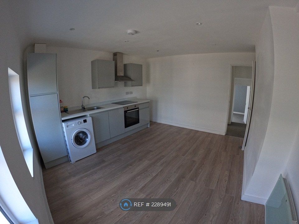 Property photo 3 of 10 Kitchen / Living Room