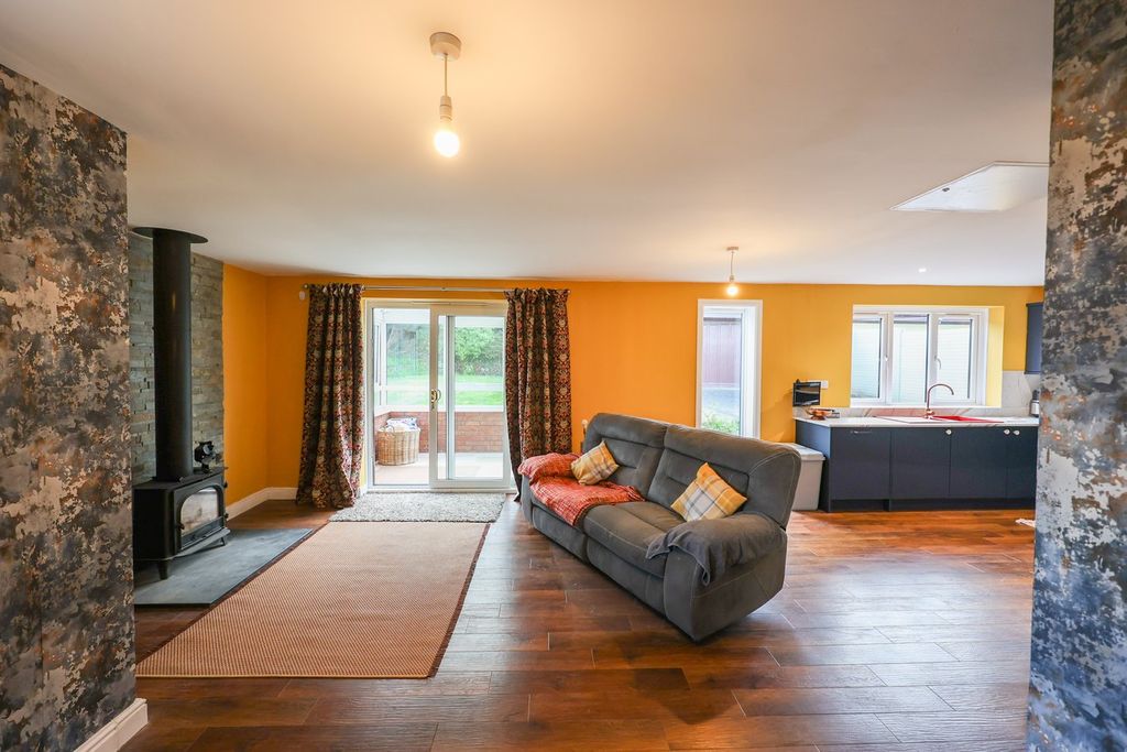 Property photo 3 of 21