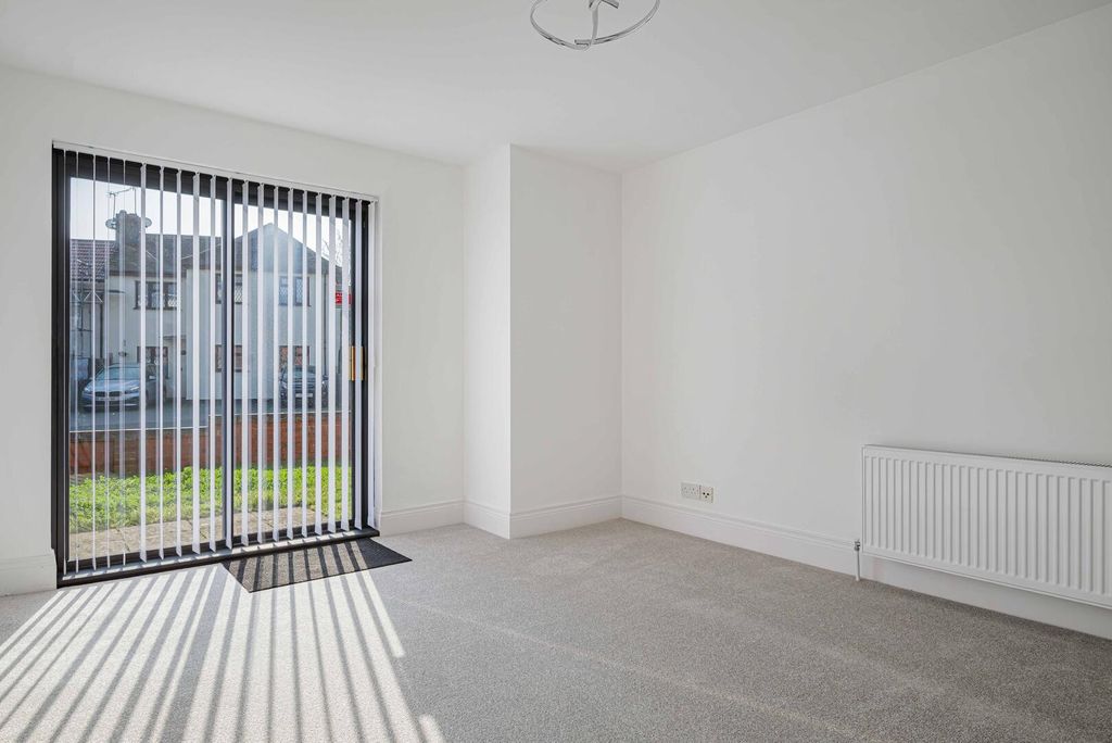 Property photo 3 of 14 Living Room