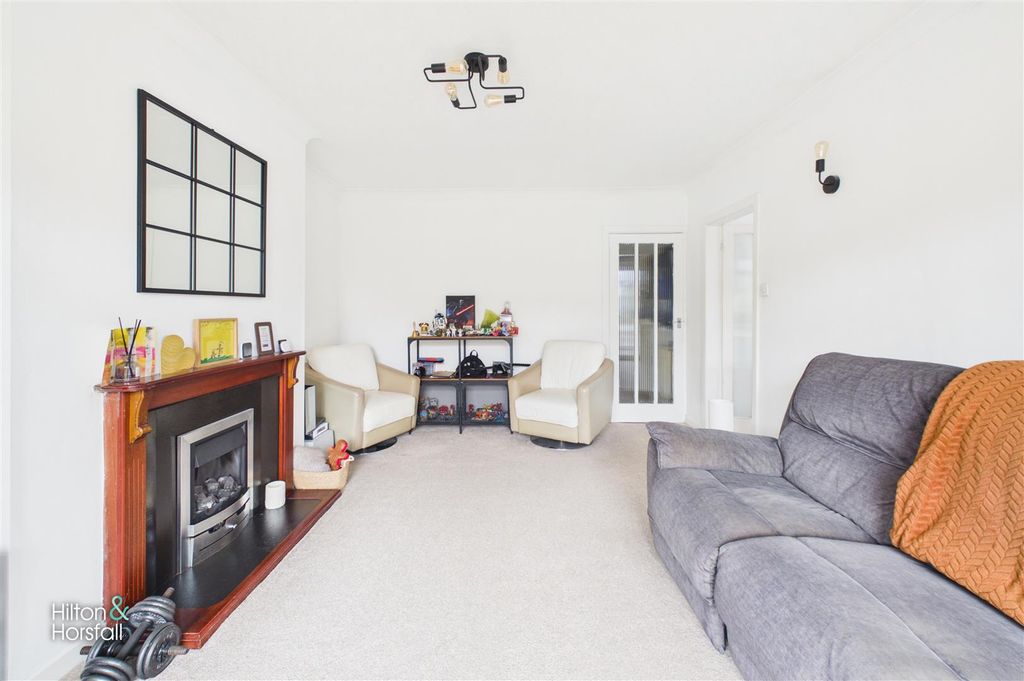Property photo 3 of 11 Boulsworth Crescent
