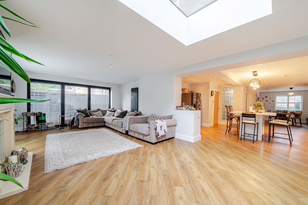 Property photo 1 of 31