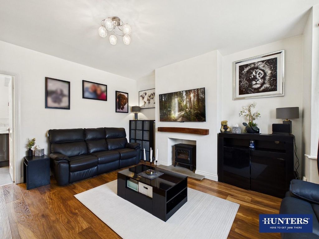 Property photo 3 of 17 Living Room