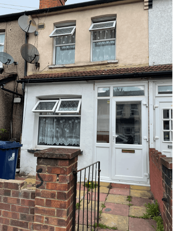 Property photo 1 of 1 3 Bedroom Mid-Terraced House In Southall