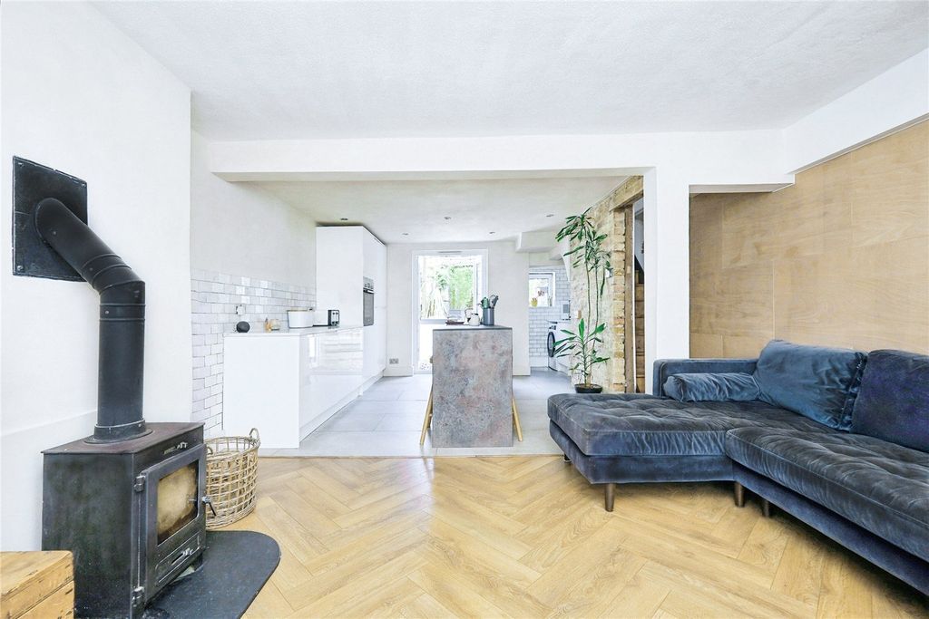Property photo 2 of 15 Picture No. 27
