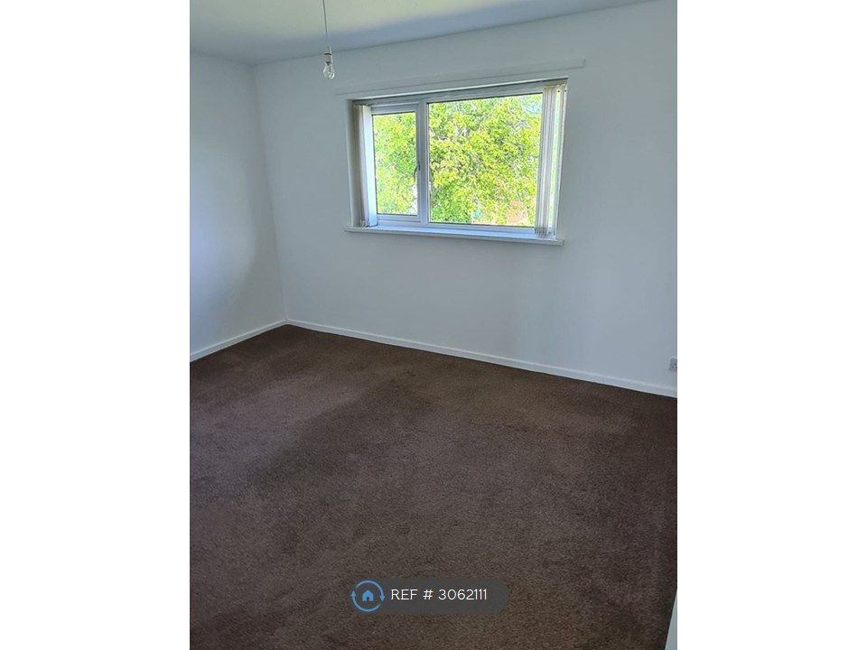 Property photo 3 of 6 Bedroom 1