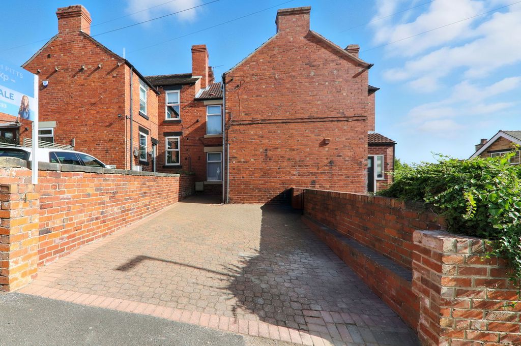 Property photo 1 of 32