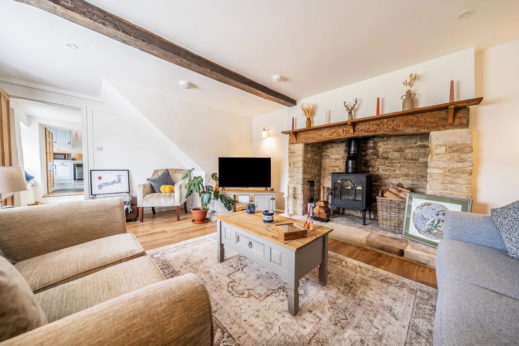 Property photo 2 of 18