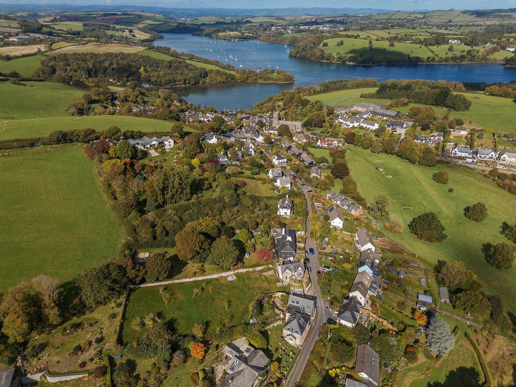 Property photo 3 of 21 Location_The Manse, Dittisham