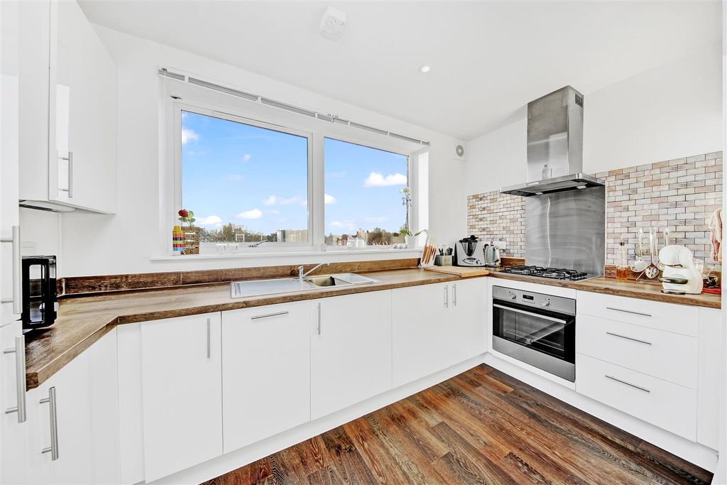 Property photo 2 of 10 Kitchen