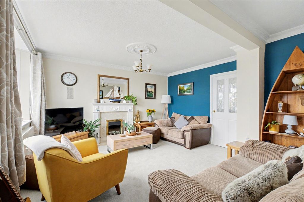 Property photo 2 of 31 Lounge_1.Jpeg