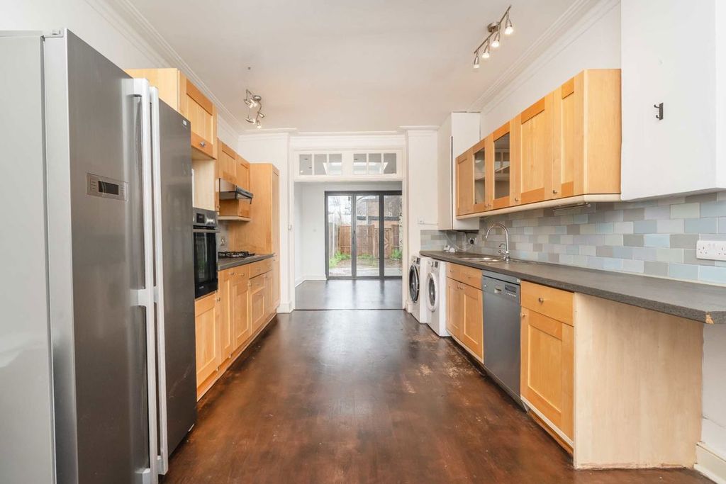 Property photo 3 of 9