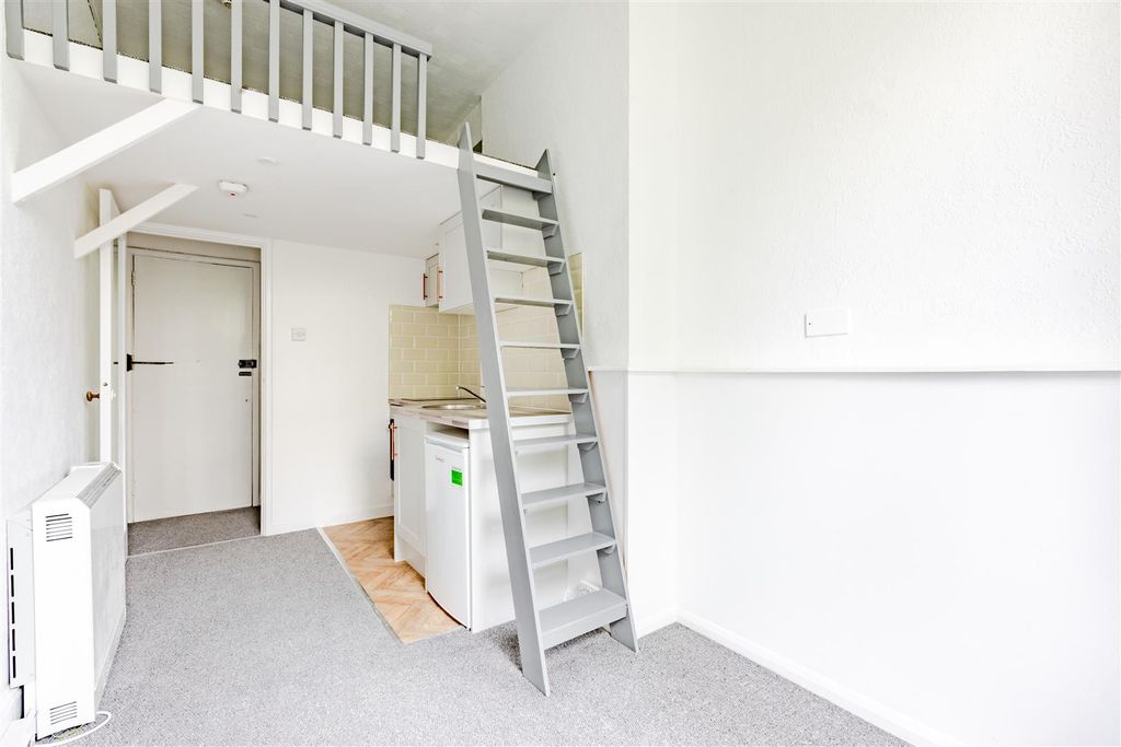Property photo 1 of 6 Studio