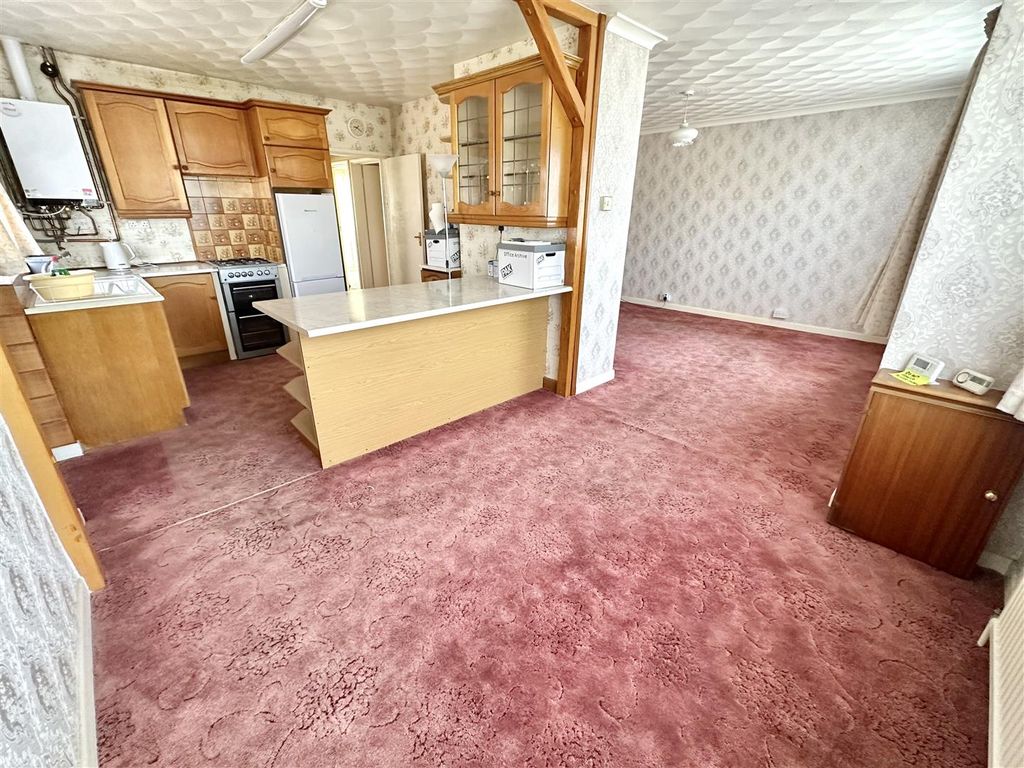 Property photo 3 of 16 Kitchen Diner