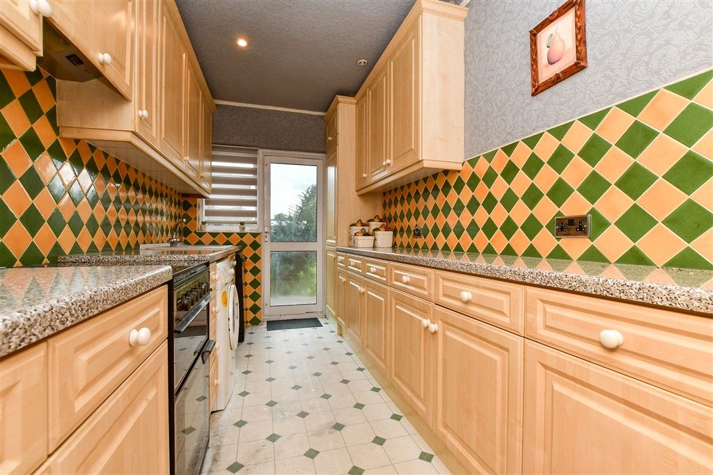 Property photo 2 of 11 Kitchen