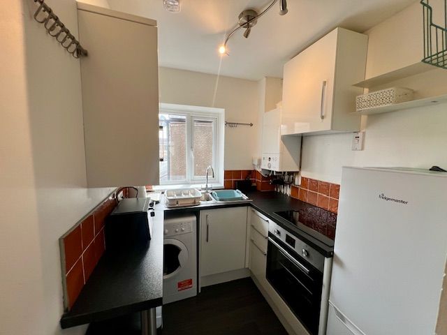 Property photo 3 of 7 Kitchen