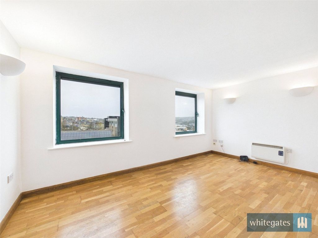 Property photo 2 of 9 Picture No. 18