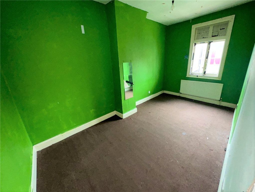 Property photo 2 of 6 Bedroom