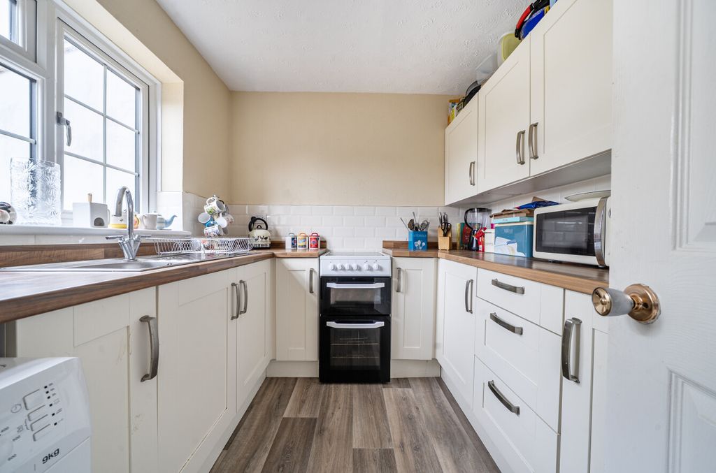 Property photo 3 of 14 15298055