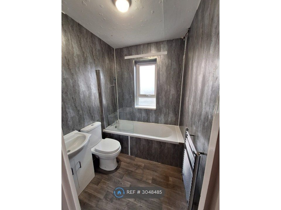 Property photo 2 of 6 Newly Renovated Bathroom