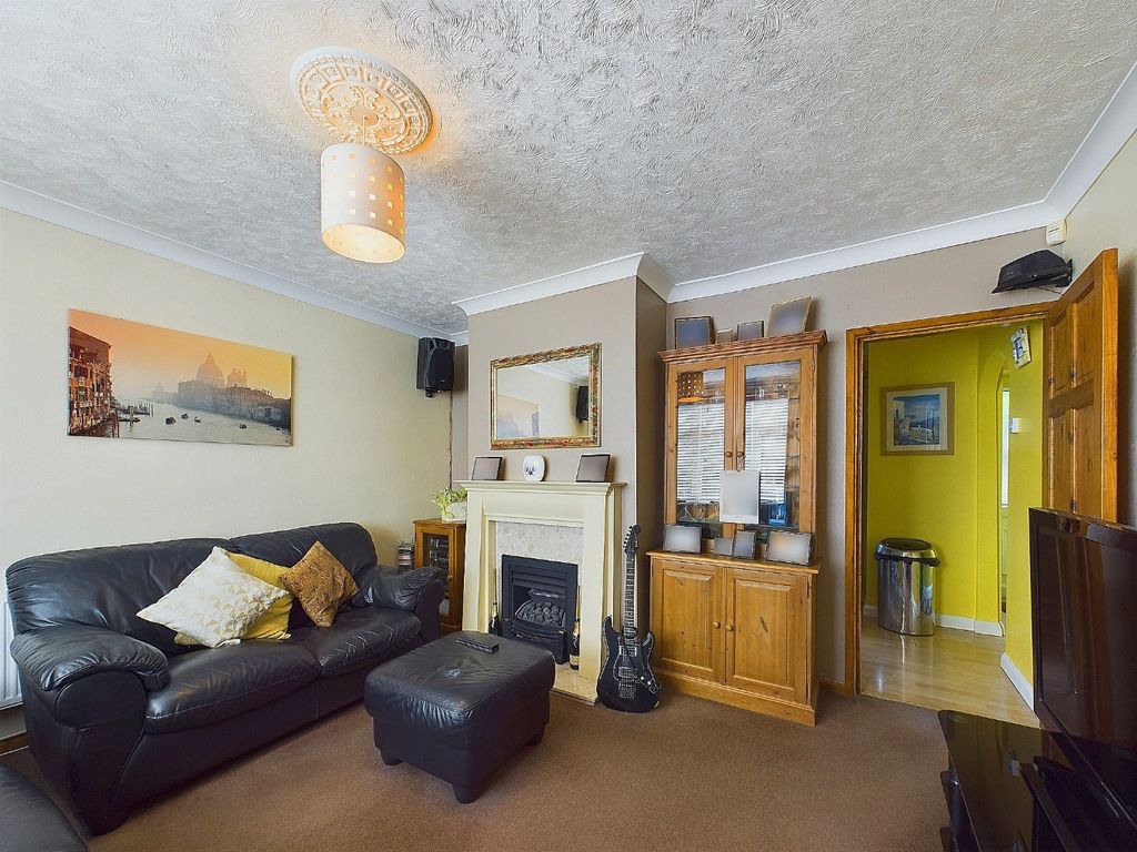 Property photo 2 of 13 6097901