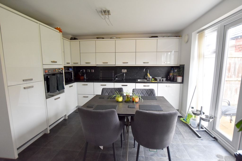 Property photo 1 of 15 Kitchen