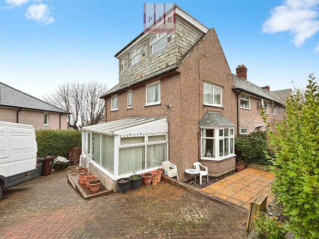 Property photo 1 of 18 Front Aspect.Jpg