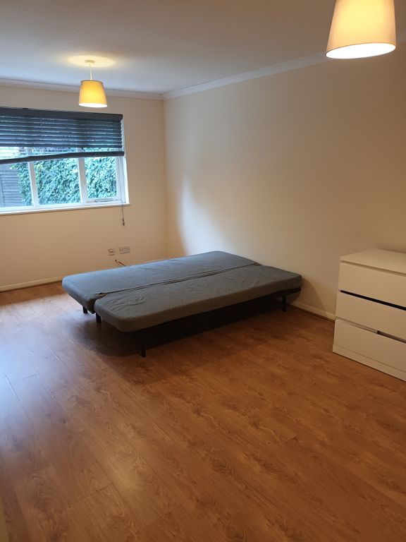 Property photo 2 of 8 Reception/Bed 5