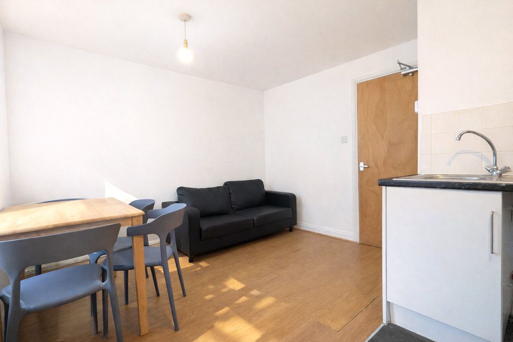 Property photo 3 of 8 Picture No. 30