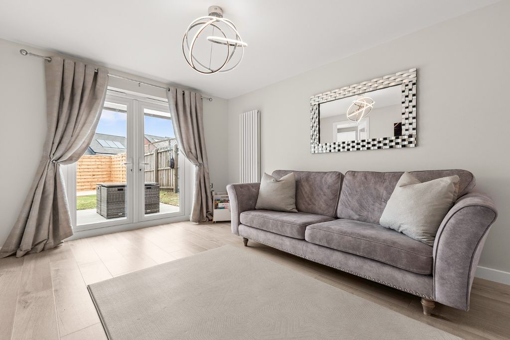 Property photo 2 of 29 4281645