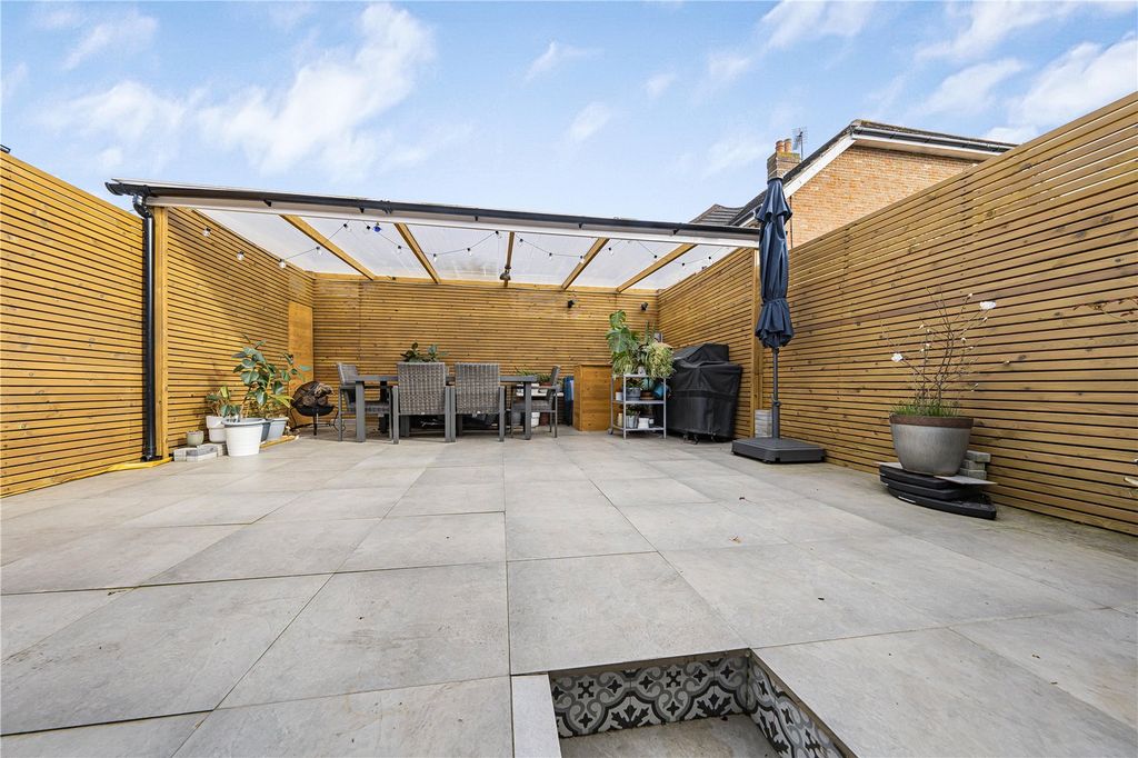 Property photo 3 of 17 Picture 3