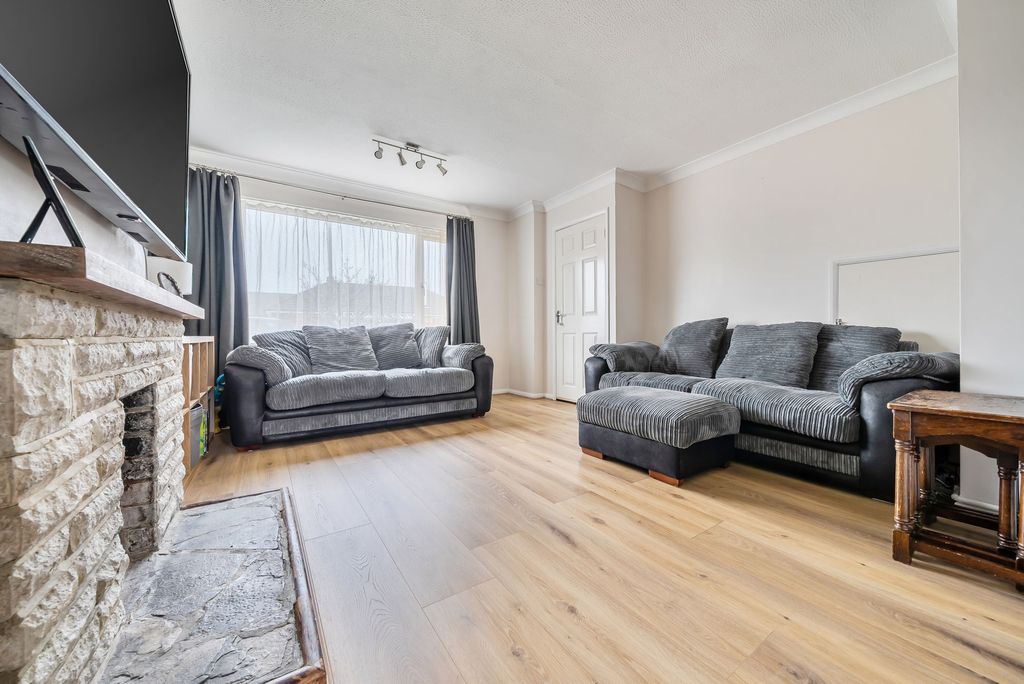 Property photo 3 of 16 Sitting Room