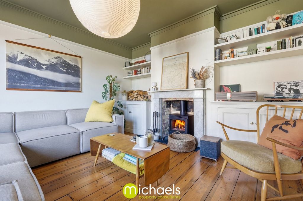 Property photo 3 of 37