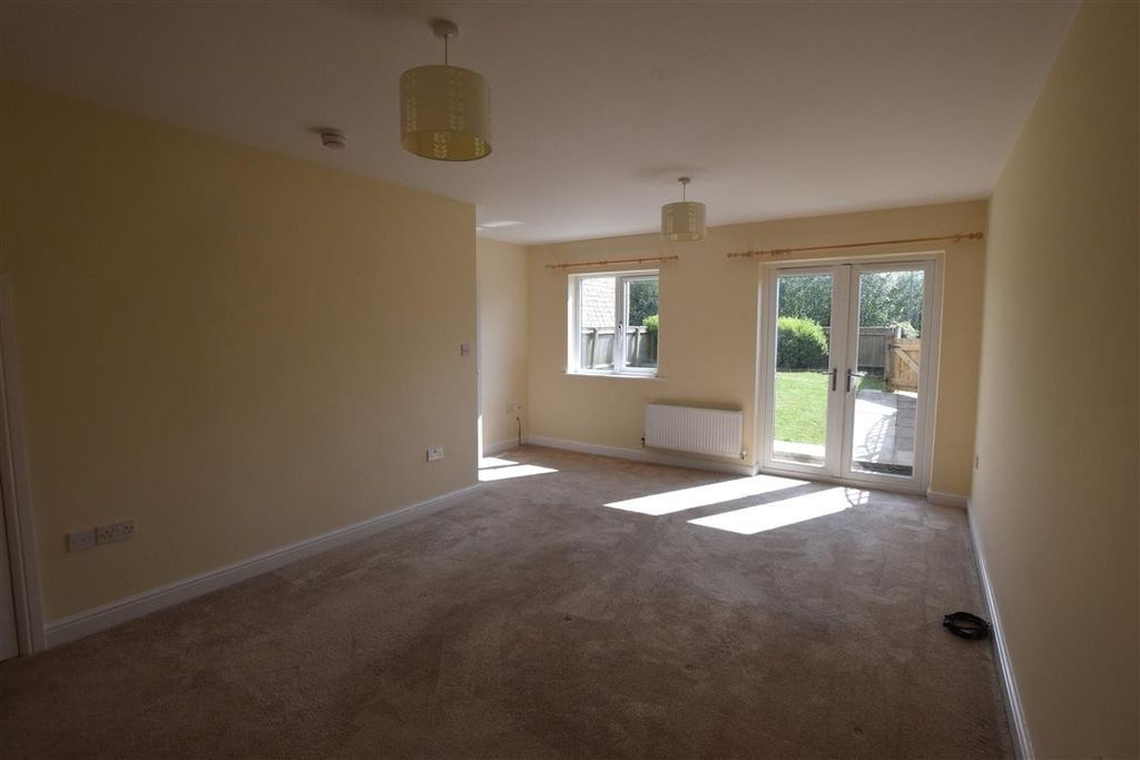 Property photo 3 of 11 Sitting Room