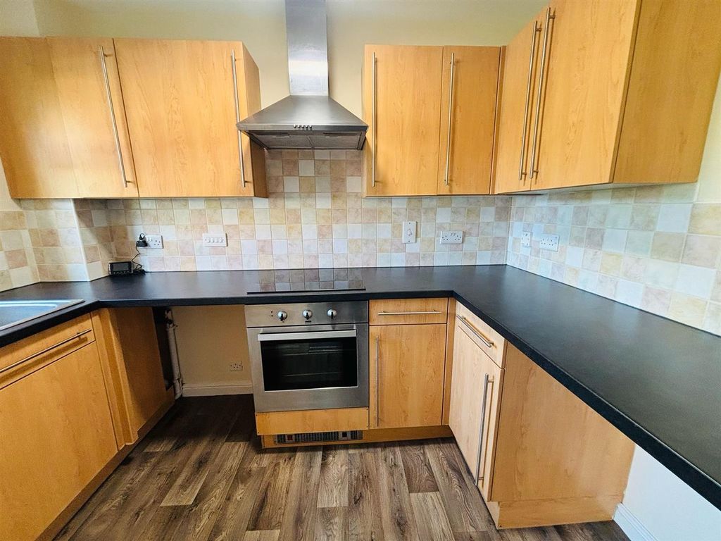 2 bed flat for saleWhitehall Croft, Leeds LS12 photo 5