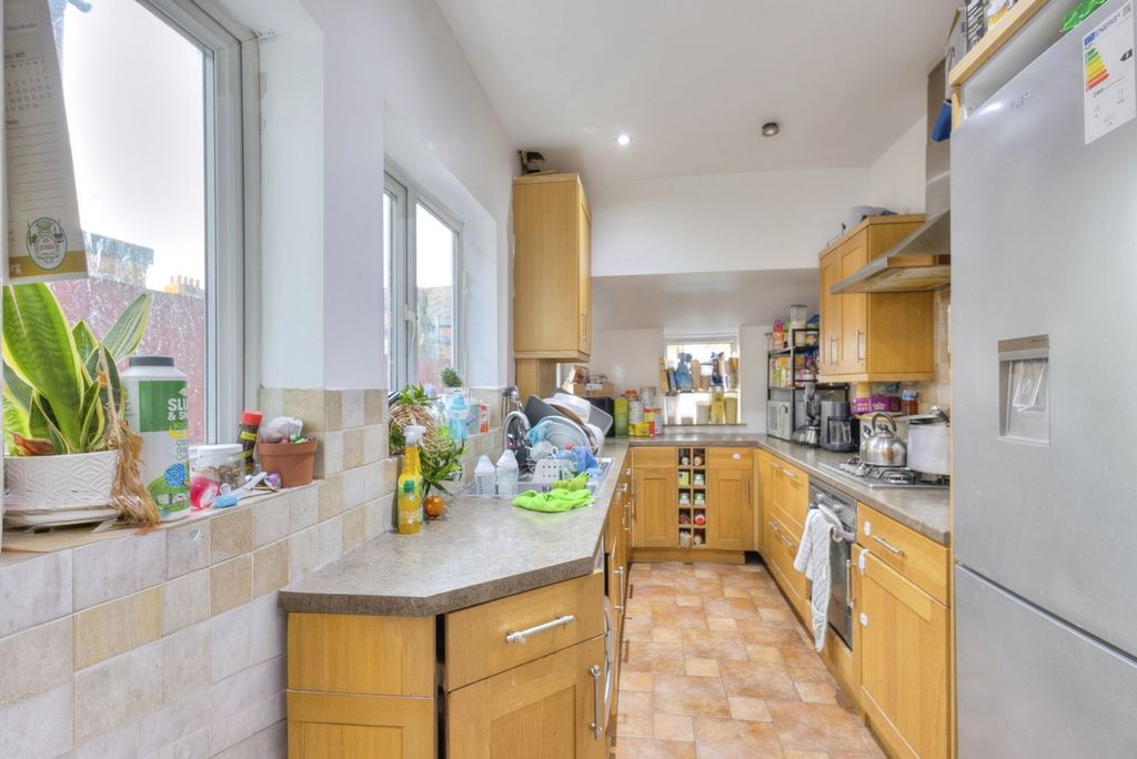 Property photo 3 of 16 Kitchen