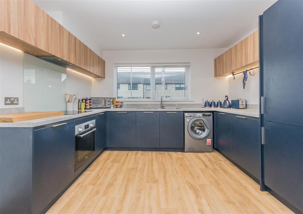 Property photo 3 of 27 Fitted Dining Kitchen: