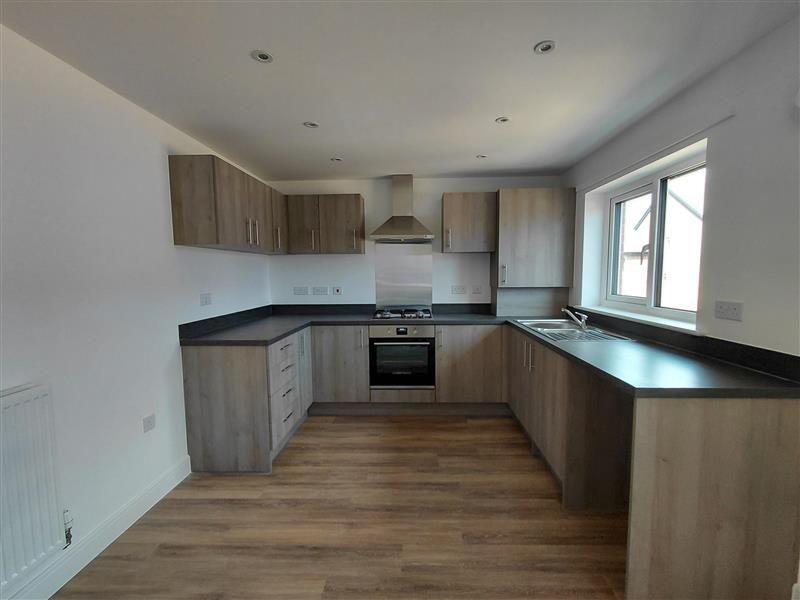Property photo 2 of 10 Kitchen