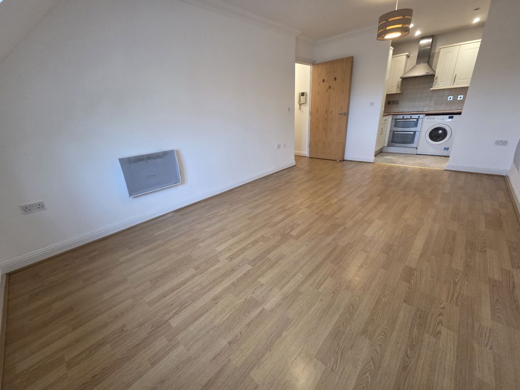 Property photo 3 of 8 Gallery