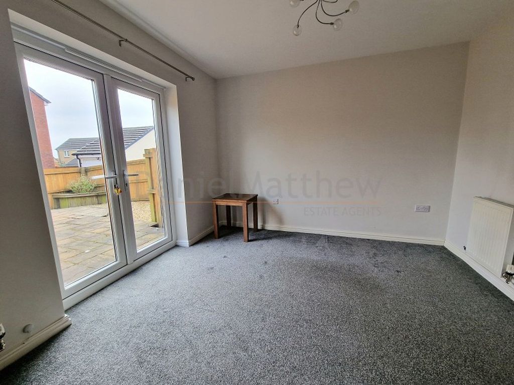 Property photo 3 of 10 Lounge