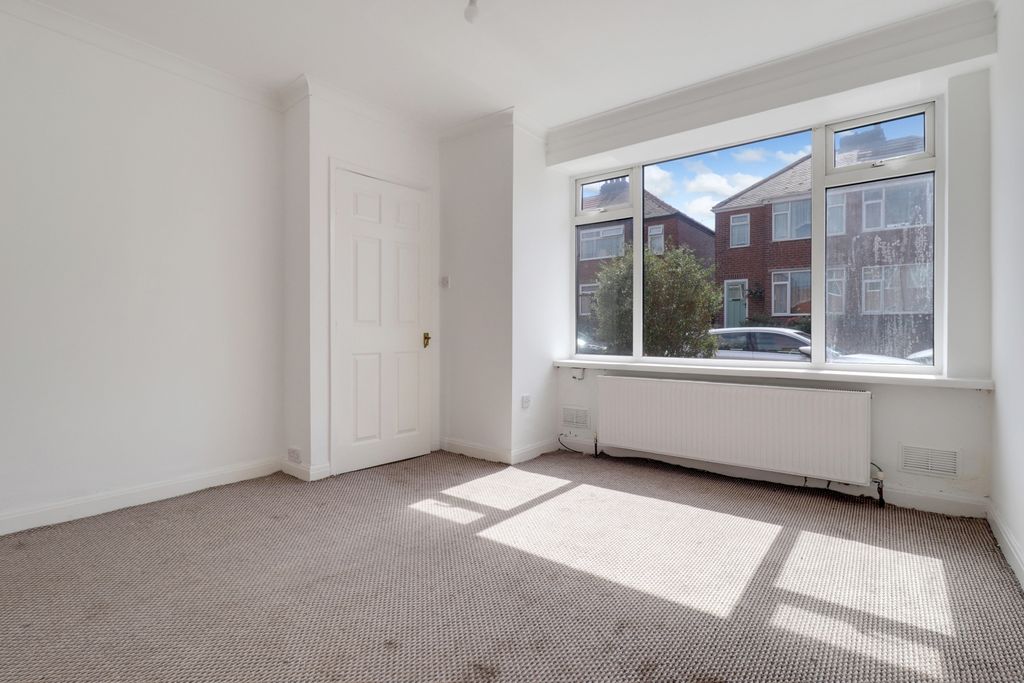 Property photo 3 of 15 3- Rob Hammond Ewemove Pontefract